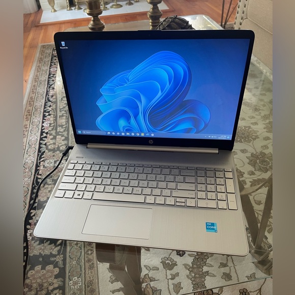 HP 15.6" HD Touchscreen
Laptop Intel - Picture 10 of 16